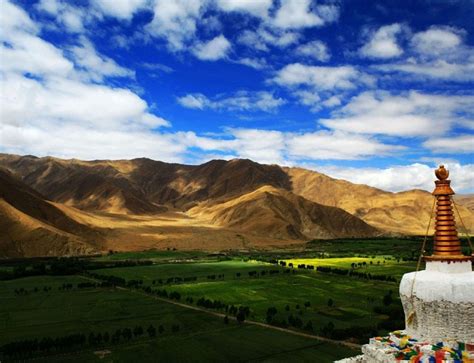 Tsedang རྩེ་ཐང། .